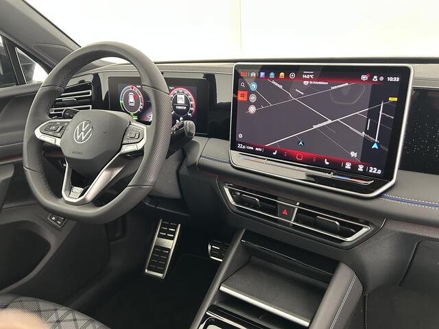 Volkswagen TIGUAN 1.5 eHybrid R-Line Edition Black Style Trekhaak Camera Panoramadak Stoelverwarming Massage Carplay
