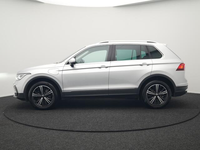 Volkswagen TIGUAN 1.4 TSI eHybrid Elegance Plug In Hybrid 245pk Dealer O.H PHEV | Adaptive Cruise | Head Up | IQ Light | 360 Camera | Alcantara Sportstoelen Massage & Verwarmd | Sfeerverlichting | Keyless | Stuur Verwarmd | Apple Carplay | Navigatie | DAB |