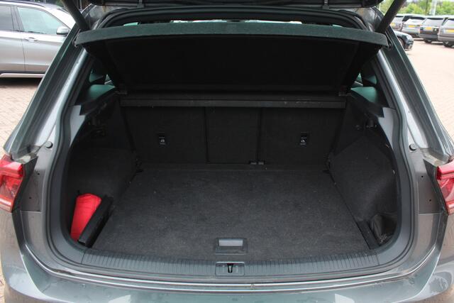 Volkswagen TIGUAN 1.5 TSI ACT Highline Business 3x R-Line / Panoramadak / Camera / Leder / 20'' / Blackpack / CarPlay / DAB / Stoelverwarming / Virtual Cockpit / ACC