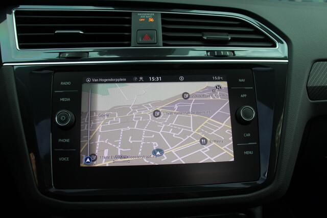 Volkswagen TIGUAN 1.5 TSI R-Line 3X R-line Black optic/Navi/Virtual/IQ/Matrix/Sfeerverlichting/Panoramadak/H-leder/20Inch