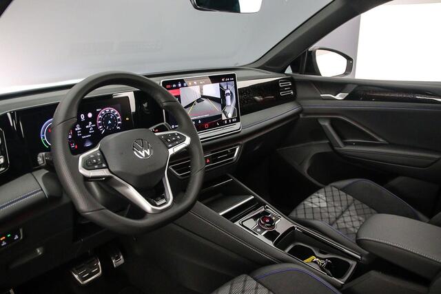 Volkswagen TIGUAN R-Line Edition 1.5 TSI eHybrid 272pk DSG Automaat Trekhaak, Panoramadak, Black Style, 360 camera, Adaptive cruise control, Elektrische achterklep