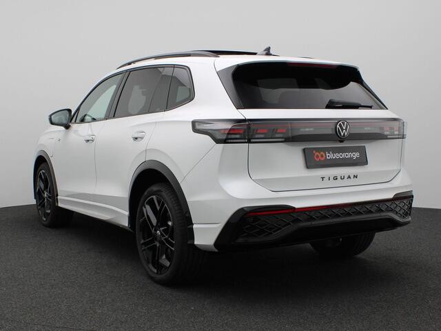 Volkswagen TIGUAN 1.5 eHybrid R-Line Edition 272PK DSG Black style, Rondomzichtcamera, Matrix LED, Panoramadak, 20" lichtmetaal, Stoel en stuurverwarming, Keyless, elektrische achterklep, Side Assist