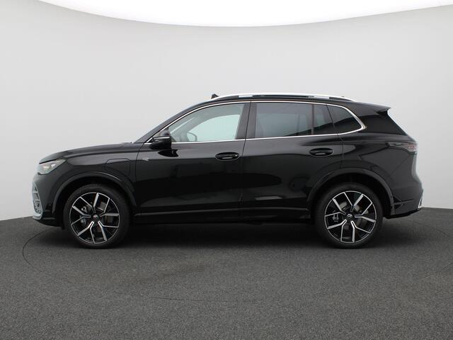 Volkswagen TIGUAN 1.5 eHybrid R-Line Edition 272PK DSG Pano-Schuifdak, ErgoActive Bestuurdersstoel, Led Plus, Achteruitrijcamera, Easy Open, Navi, Keyless, Side Assist, Alarm, 20" LM Velgen