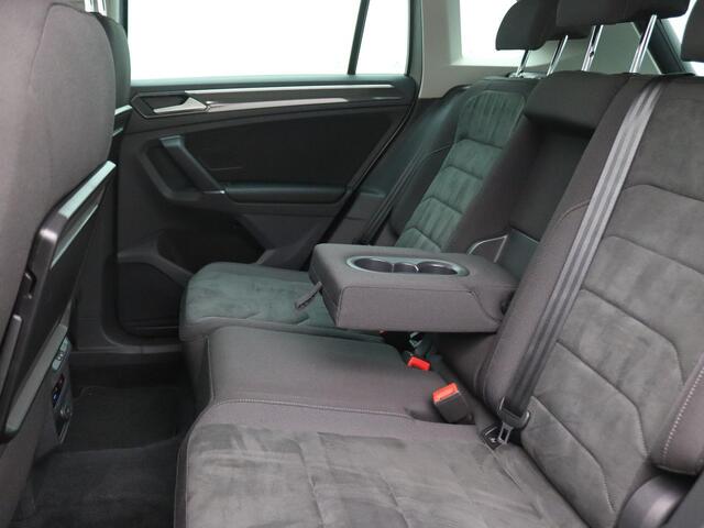 Volkswagen TIGUAN 1.4 TSI ACT Highline 150PK DSG R-Line, Pano-schuifdak, Ergo Comfort Stoelen, Achteruitrijcamera, Stoelverwarming, Trekhaak, Full LED, 19" LM Velgen