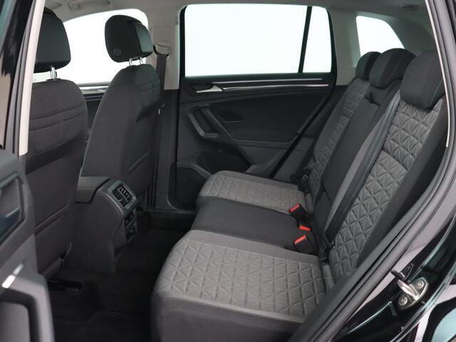 Volkswagen TIGUAN 1.4 TSI eHybrid Style | Stoelverwarming | Camera | Adaptive cruise | Carplay | Sfeerverlichting | Full LED | Navigatie | Park Assist | DAB | Stuurverwarming | PHEV | Plug In