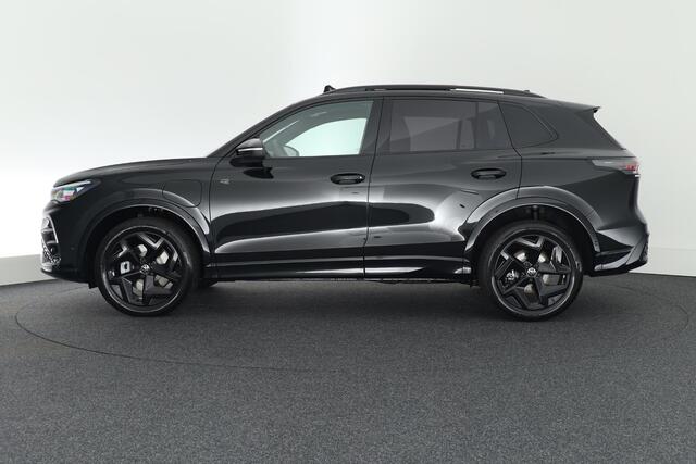 Volkswagen TIGUAN 1.5 272pk eHybrid R-Line Edition Black Style Trekhaak Camera Panoramadak Stoelverwarming Massage Carplay