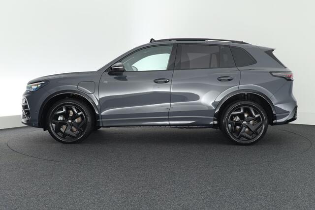 Volkswagen TIGUAN 1.5 272pk eHybrid R-Line Edition Black Style Trekhaak Camera Panoramadak Stoelverwarming Massage Navigatie