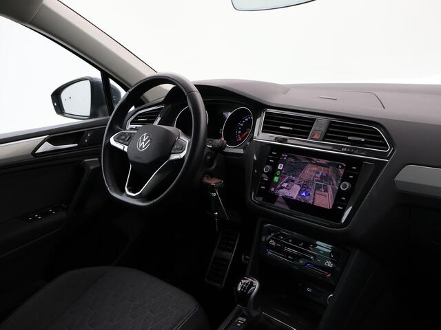 Volkswagen TIGUAN 1.5 TSI 150 PK MOVE + TREKHAAK 1800 KG | 19 INCH | CAMERA | STUUR/STOELVERW. | ADAPTIVE CRUISE | CARPLAY