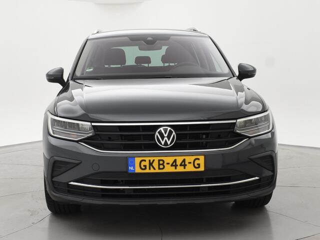 Volkswagen TIGUAN 1.5 TSI 150 PK MOVE + TREKHAAK 1800 KG | 19 INCH | CAMERA | STUUR/STOELVERW. | ADAPTIVE CRUISE | CARPLAY