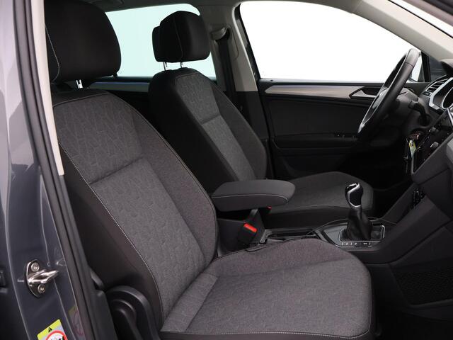 Volkswagen TIGUAN 1.5 TSI 150 PK MOVE + TREKHAAK 1800 KG | 19 INCH | CAMERA | STUUR/STOELVERW. | ADAPTIVE CRUISE | CARPLAY