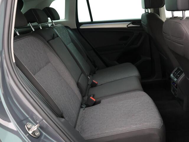 Volkswagen TIGUAN 1.5 TSI 150 PK MOVE + TREKHAAK 1800 KG | 19 INCH | CAMERA | STUUR/STOELVERW. | ADAPTIVE CRUISE | CARPLAY