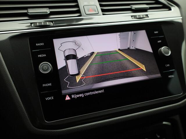 Volkswagen TIGUAN 1.5TSI/150PK R-Line Blackstyle DSG · Panoramadak · Apple/Android · Camera + Parkeersensoren
