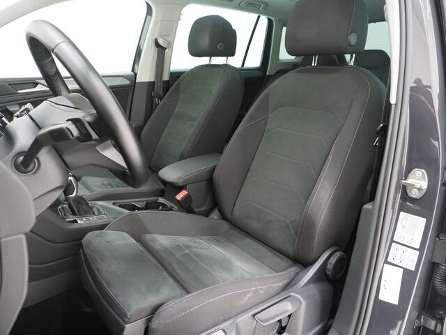 Volkswagen TIGUAN 1.4 TSI eHybrid Elegance | Panoramadak | Massage | Trekhaak | Adaptive Cruise | Camera | Carplay