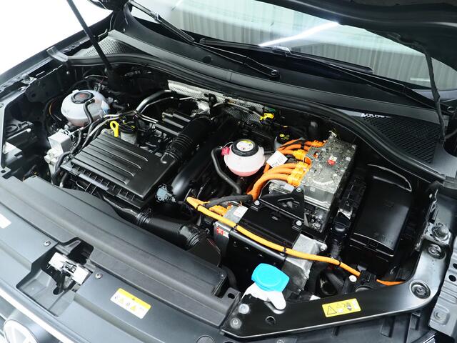 Volkswagen TIGUAN 1.4 TSI eHybrid Elegance | Panoramadak | Massage | Trekhaak | Adaptive Cruise | Camera | Carplay