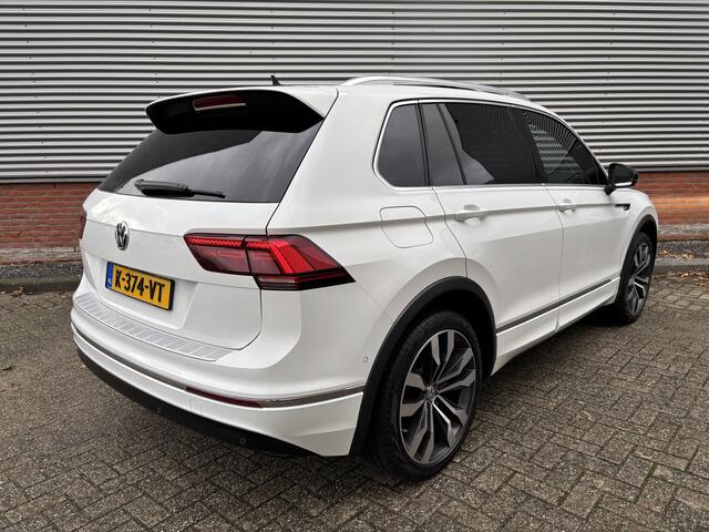 Volkswagen TIGUAN 2.0 TSI 4Motion Highline | VOL | R-Line | Trekhaak | Panorama | HUD | LED | Dealer Onderhouden |