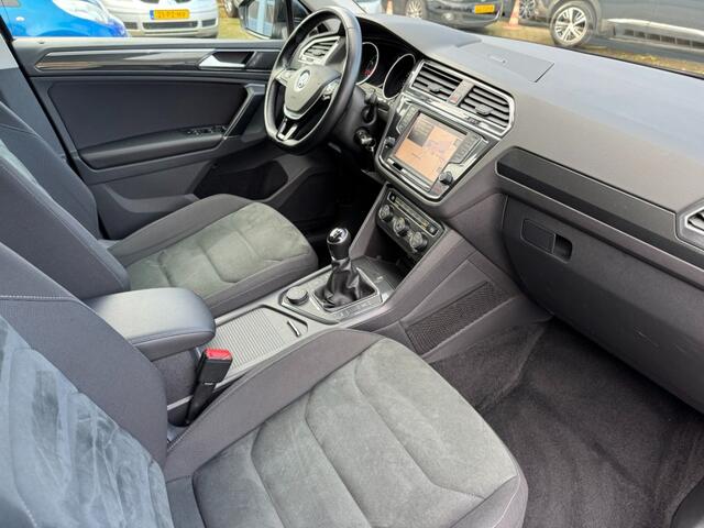 Volkswagen TIGUAN 1.4TSI 150PK 4Motion Highline Full-Led ACC Trekhaak Navi