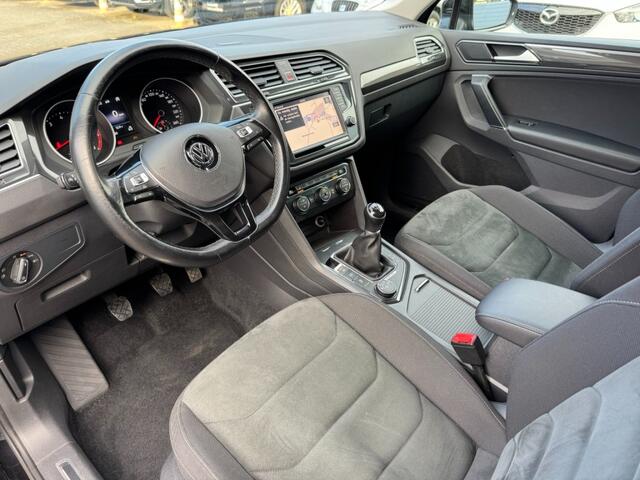 Volkswagen TIGUAN 1.4TSI 150PK 4Motion Highline Full-Led ACC Trekhaak Navi