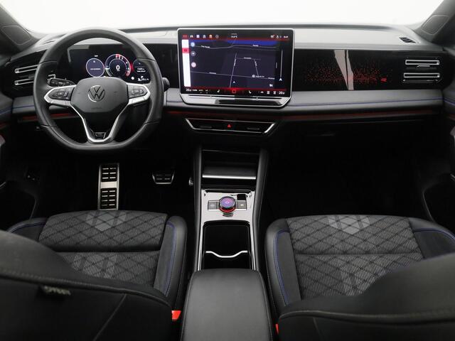 Volkswagen TIGUAN 1.5 eHybrid R-Line Edition | PANO | 360° | ADAPTIVE | HUD | IQ LIGHT | KEYLESS | STOELMASSAGE | STOEL- EN STUURVERW.