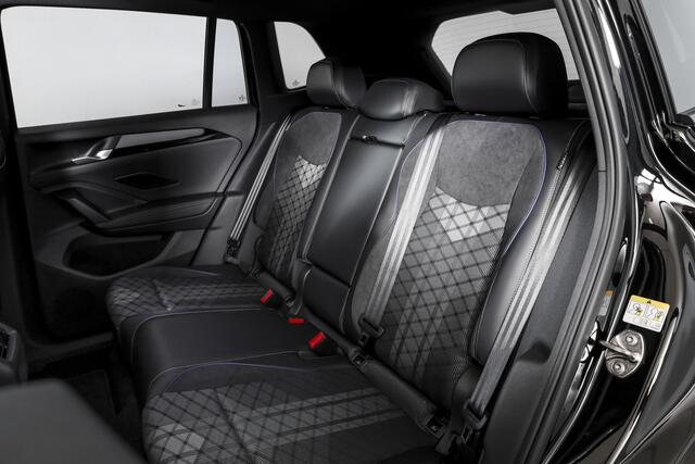 Volkswagen TIGUAN 1.5 eHybrid 272 PK R-Line Edition | Black Style | Elek. Trekhaak | S/K-panodak | Adapt. Cruise | Stoel-+stuurverw. | App. Connect | Camera+PDC | LM 20" | 9685