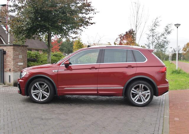 Volkswagen TIGUAN 1.4 TSI ACT Comfortline Business R | Panoramadak | Trekhaak | Cruise Control | Stoelverwarming |