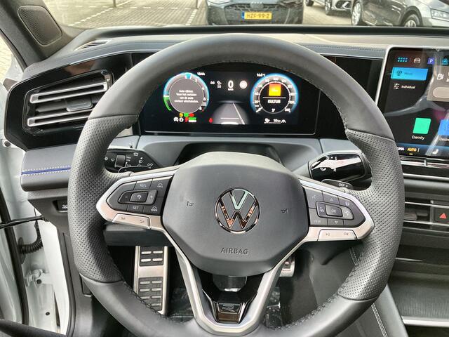 Volkswagen TIGUAN 1.5 eHybrid 272pk DSG R-Line Edition · Panoramadak · Camera · Stuur- & Stoelverwarming · Inklap. Trekhaak · Massagefunctie Bestuurdersstoel · Garantie t/m 10-04-2030 of 100.000km