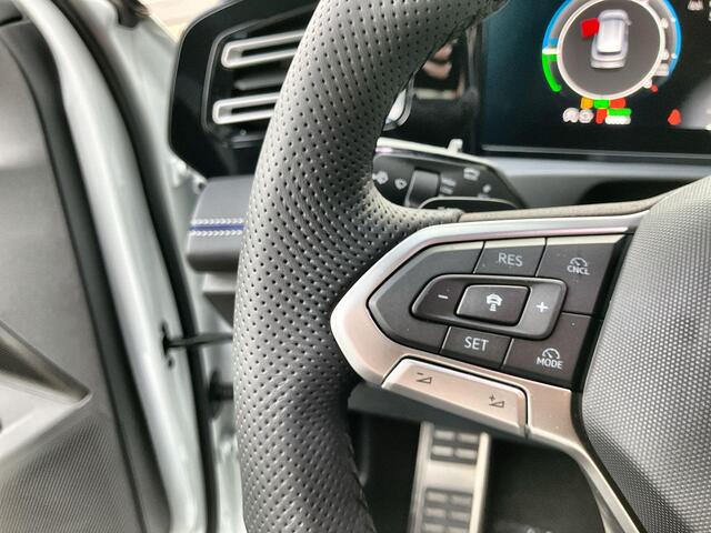 Volkswagen TIGUAN 1.5 eHybrid 272pk DSG R-Line Edition · Panoramadak · Camera · Stuur- & Stoelverwarming · Inklap. Trekhaak · Massagefunctie Bestuurdersstoel · Garantie t/m 10-04-2030 of 100.000km