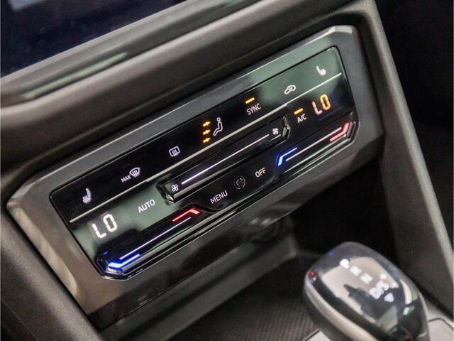 Volkswagen TIGUAN 1.5 TSI R-Line 150Pk Automaat (2X R-LINE, PANORAMADAK, ALCANTARA, APPLE CARPLAY, STUUR/STOELVERWARMING, CAMERA, IQ LIGHT, KEYLESS, ADAPTIVE CRUISE, ELEK ACHTERKLEP, NIEUWSTAAT)