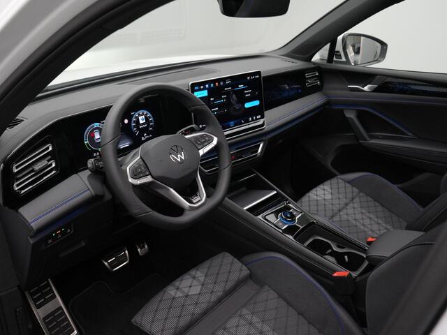 Volkswagen TIGUAN 1.5 eHybrid 272 pk DSG R-Line Edition | Panoramadak | Trekhaak | Adaptief onderstel | Achteruitrijcamera | Massage