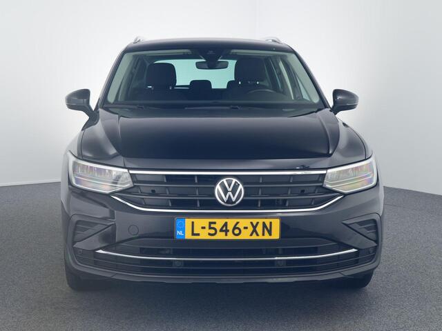 Volkswagen TIGUAN 1.5 TSI Life Business | Trekhaak | Carplay | IQ Drive | Winterpakket