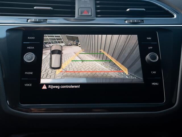 Volkswagen TIGUAN 1.5 TSI R-Line Business+ | Side Assist | Keyless | 20'' | Camera | Elk. A-klep | IQ Light | Prijs Rijklaar!!