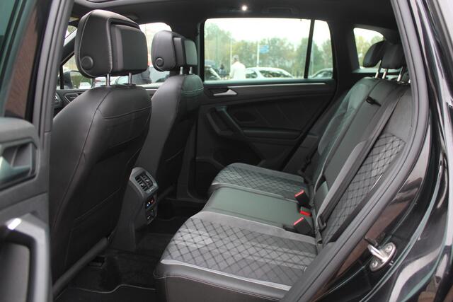 Volkswagen TIGUAN 1.5 TSI R-Line / NL Auto! / Trekhaak / Panoramadak / Camera / Keyless / 19'' / CarPlay / Navigatie / DAB / ACC