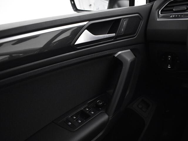 Volkswagen TIGUAN 1.4 Tsi 245pk DSG eHybrid Elegance · Panoramadak · Camera · Keyless · Apple/Android Car Play · Navi · P-Sensoren · 18'' Inch ·