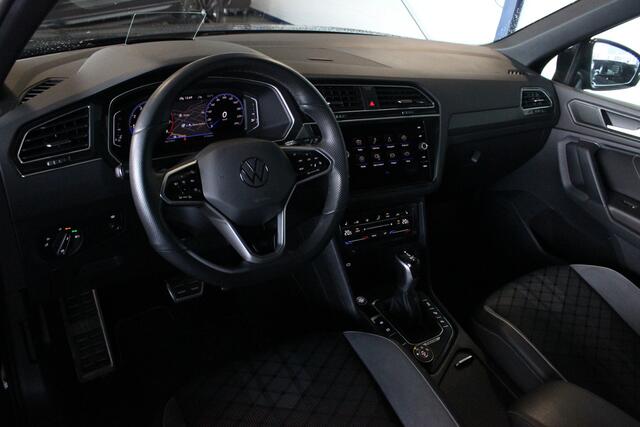 Volkswagen TIGUAN 2.0 TSI 4Motion R-Line Black Style | Trekhaak | Head-Up | Carplay | Keyless | Camera | Navi | Stoelverw. | 19" LMV | PDC V+A