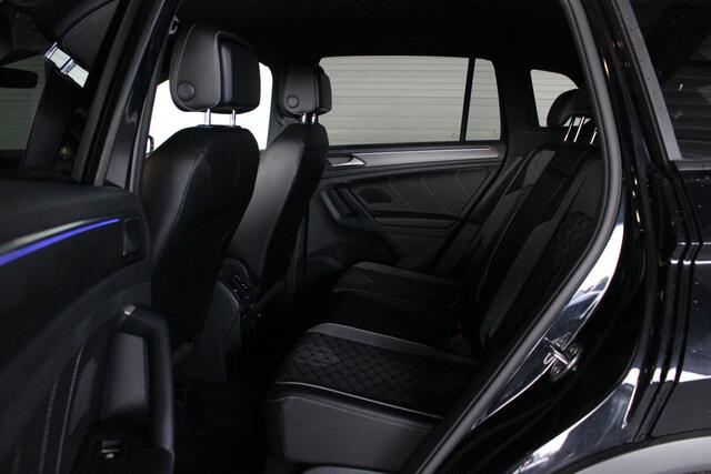 Volkswagen TIGUAN 2.0 TSI 4Motion R-Line Black Style | Trekhaak | Head-Up | Carplay | Keyless | Camera | Navi | Stoelverw. | 19" LMV | PDC V+A