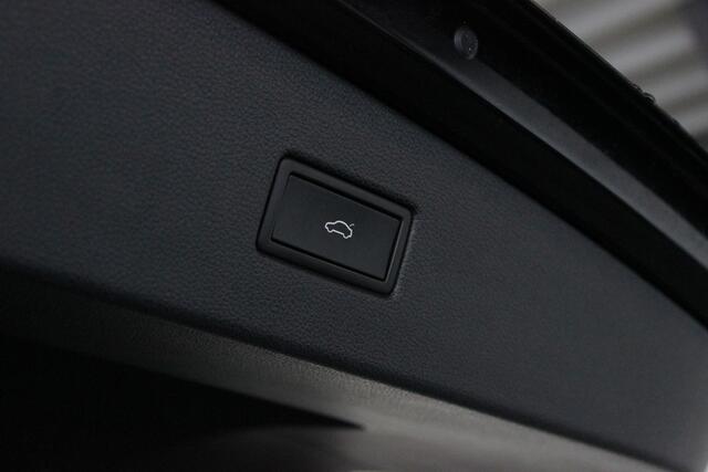 Volkswagen TIGUAN 2.0 TSI 4Motion R-Line Black Style | Trekhaak | Head-Up | Carplay | Keyless | Camera | Navi | Stoelverw. | 19" LMV | PDC V+A