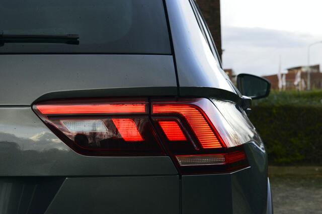 Volkswagen TIGUAN 2.0 TSI 4Motion Highline Business R-Line Rijklaarprijs-Garantie Panoramadak Trekhaak Led Camera