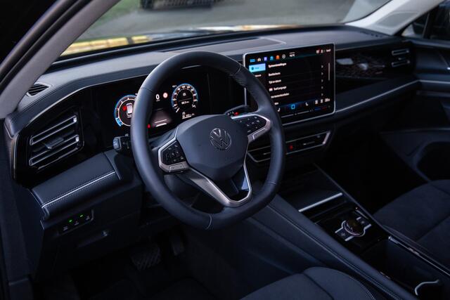 Volkswagen TIGUAN Elegance 1.5 eTSI , Sfeerverlichting, Massagestoelen, 360-graden camera,