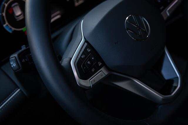 Volkswagen TIGUAN Elegance 1.5 eTSI , Sfeerverlichting, Massagestoelen, 360-graden camera,