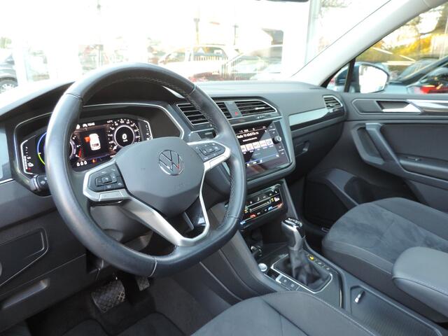 Volkswagen TIGUAN 1.4 TSI 245PK eHybrid Elegance DSG - Pano | ACC | Camera | Stoel/stuurverw. | IQ.Light | Parkeer ass. | elek. klep