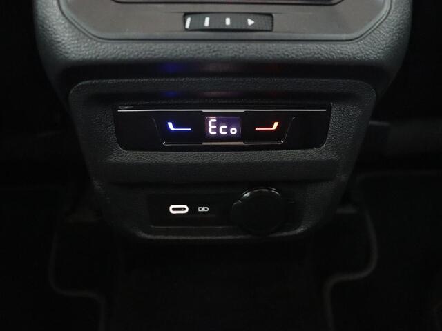 Volkswagen TIGUAN 1.4 eHybrid R Line | Panoramadak | Trekhaak | Stoelverwarming | Camera | 20'' | Park Assist | Carplay | Matrix LED | Stuurverwarming | Adaptive cruise | Navigatie | PHEV | Plug In