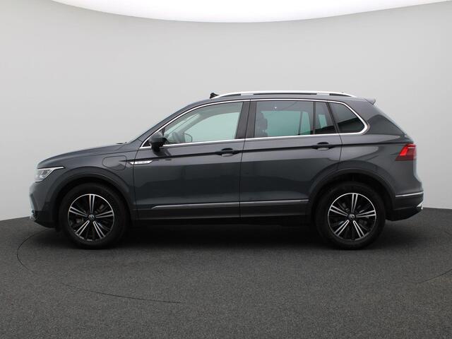 Volkswagen TIGUAN 1.4 TSI eHybrid Elegance 245PK DSG Pano-Schuifdak, Trekhaak, Volleder, Memorystoel, 360gr. Camera, Side Assist, Keyless, DCC, Adaptieve Cruise Controle, 18" LM Velgen