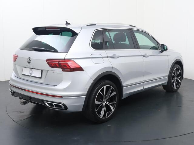 Volkswagen TIGUAN 1.4 TSI eHybrid R-Line | 245 PK | SoH 89% | Trekhaak wegklapbaar | Matrix LED koplampen | 20" LM velgen | Navigatiesysteem | R-Line |