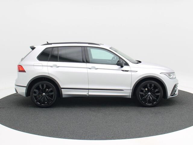 Volkswagen TIGUAN 1.5 TSi 150 Pk Automaat R-Line | Black Style | Panoramadak | Adaptive Cruise | Climate Control | Navigatie | Camera | Carplay | 20 inch | 34.670 Km!!