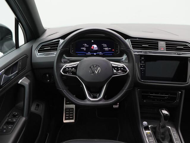 Volkswagen TIGUAN 1.5 TSi 150 Pk Automaat R-Line | Black Style | Panoramadak | Adaptive Cruise | Climate Control | Navigatie | Camera | Carplay | 20 inch | 34.670 Km!!