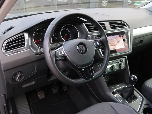 Volkswagen TIGUAN 1.5 TSI Comfortline Executive | Parkeersensoren | Led | Navigatie | Camera
