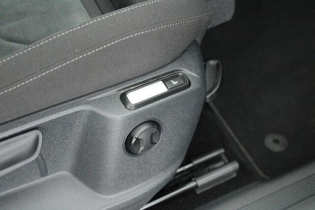 Volkswagen TIGUAN 1.5 TSI 150pk DSG Life Business Trekhaak Camera Keyless Virtual Cockpit Stoelverwarming Massage Navigatie