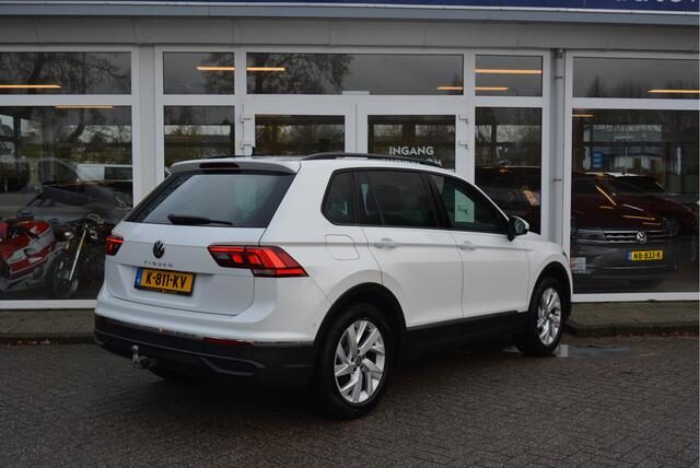 Volkswagen TIGUAN 1.5 TSI Life | Adaptive | CarPlay | Trekhaak | PDC V+A | Clima | Orig. NL |