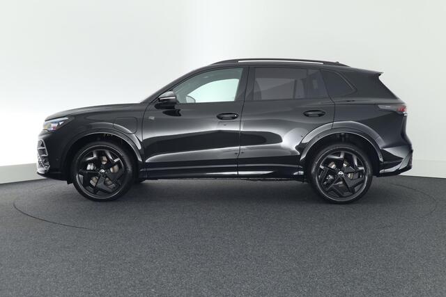 Volkswagen TIGUAN 1.5 272pk eHybrid R-Line Edition Black Style Trekhaak 360Camera Head-Up Navigatie Massage Stoelverwarming Panoramadak