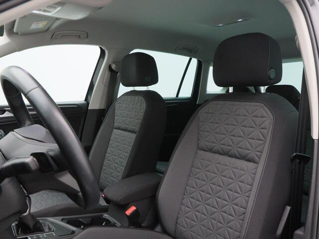 Volkswagen TIGUAN 1.4 TSi 245 Pk eHybrid Automaat Life | Adaptive Cruise | Camera | CarPlay | Climate | 18 Inch | Privacy Glass | 54.682 KM!!