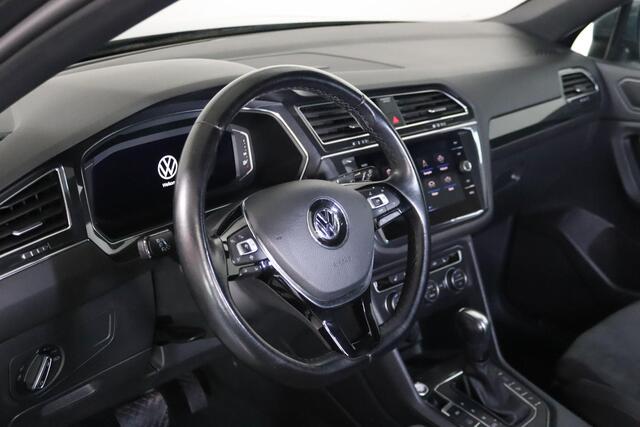 Volkswagen TIGUAN Allspace 1.5 TSI Highline R-Line 7-Persoons Panoramadak, Led, Massage, Elek. Trekhaak, Camera, Apple Carplay/Android Auto